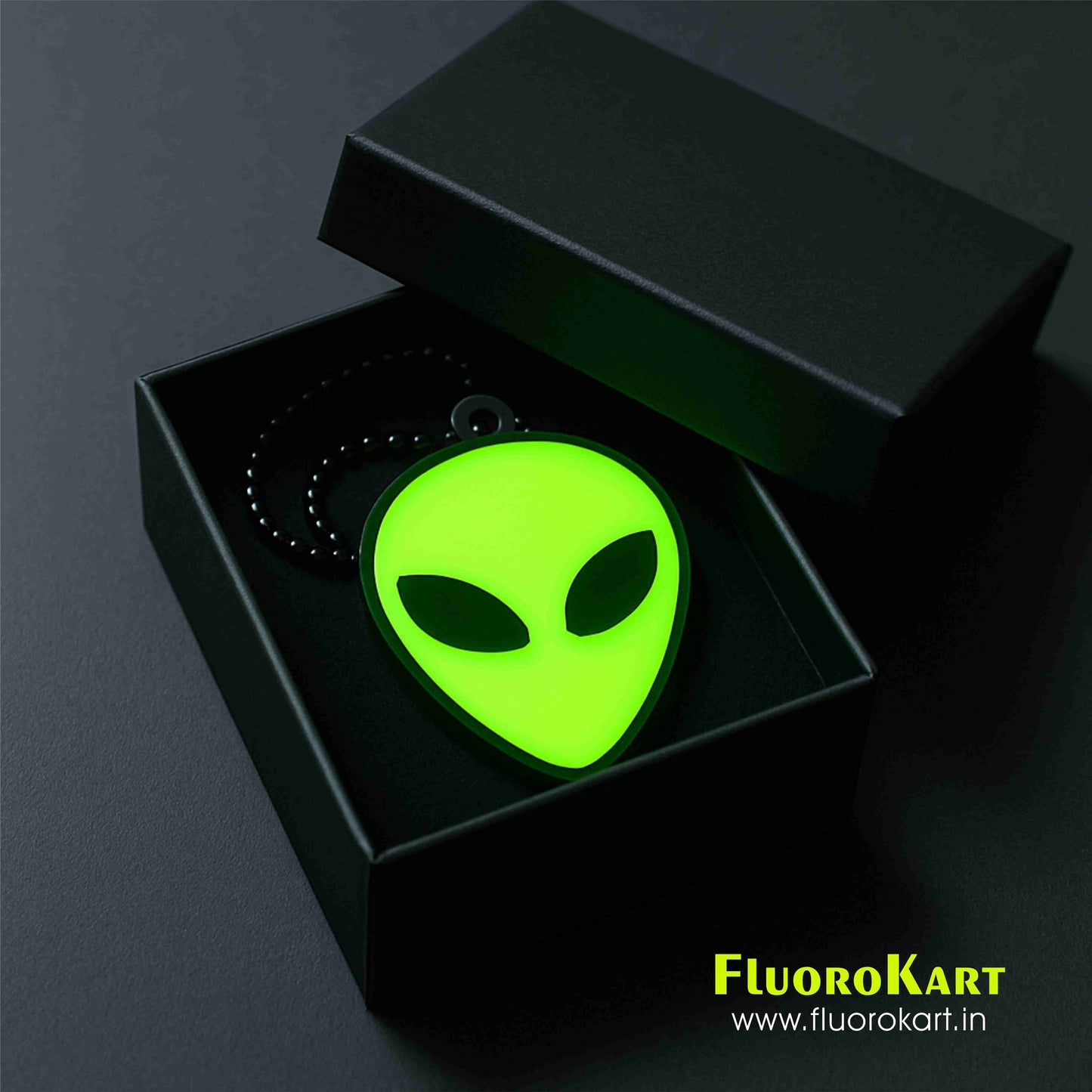 Alien Head – Fluorescent Car Mirror Hanging Charm